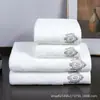 Toalla de Baño de Algodón Puro, Toalla Blanca de Algodón Grueso Absorbente de Hotel Cinco Estrellas, Especial para Hoteles y Casas de Huéspedes, Venta al por Mayor con Logo Bordado