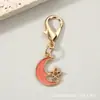 Llavero combinado de pentagrama calado y luna creciente transfronterizo, colgante de mochila de estrella y luna de esmalte colorido con cierre de langosta, accesorio pequeño