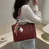 Bolso Tote para Mujer 2026 Retro Nuevo Versátil Hombro Bolso de Viaje de Negocios Moda Retro de Nicho Tendencia Bolso de Axila
