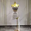 Disfraces únicos de diseñador para bares, discotecas, reuniones anuales de empresas, actuaciones, cantantes, modelos, desfiles de moda, banquetes y fiestas