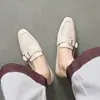 Mocasines de Estilo Británico con Hebilla Metálica Tachonada de Piel de Oveja 2026 Zapatos de Cuero de Tacón Bajo Grueso Puntera Cuadrada Piel Genuina Zapatos Individuales de Corte Profundo para Mujer
