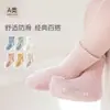 25 versión coreana de calcetines para bebé de primavera y otoño sin hueso de color liso, calcetines infantiles de tubo medio a rayas antideslizantes con puntos, calcetines sueltos para bebé para el suelo