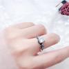 Nuevo anillo de pareja de diamantes negros con corona retro transfronteriza, personalidad de nicho, imitación desgastada, plata tailandesa de moda, elegante, abierto para hombres y mujeres.