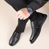 Novos mocassins casuais de velcro versáteis de couro genuíno para outono, sapatos de direção respiráveis com sola macia antiderrapante