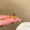 Anillo Abierto de Flor con Goteo de Aceite Chapado en Oro Real de 18K Circonita Estilo Vintage Anillo para Dedo Índice Joyería de Lujo Ligero de Gama Alta