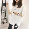 D139 Verão 2025 Nova Camiseta de Manga Curta Estampada para Mulheres Solta Tamanho Grande Feminino Comprimento Médio Rasgada Tops Estudantis