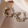 Pendientes Cruzados Europeos y Americanos de Aleación Perla Geométricos Metálicos Pendientes de Temperamento Femenino Diseño de Nicho Pendientes Versátiles para Mujer