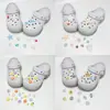 Flores de simulação de resina adequadas para flores de sapato clog de golfinho pequeno, sensação de alta qualidade da moda, corrente original DIY, fivela, atacado