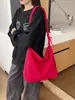 Bolso de hombro casual nuevo de gran capacidad con forma de nube, bolso versátil para el trabajo para mujer, bolso simple de color liso de nicho estilo coreano