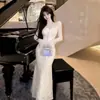Novo vestido de renda feminino transfronteiriço estilo francês com decote quadrado, sutiã embutido, corte justo e silhueta sereia, perfeito como um vestido de gala.