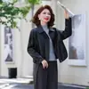 Jaqueta de couro PU para mulheres, novo estilo outono 2026, jaqueta biker estilosa para mulheres baixinhas, casaco de couro para mães de meia-idade