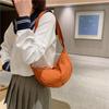 Fornecimento de fábrica Youjia provador mesmo estilo feminino messenger bag pequeno livro vermelho nylon dumpling bag estudante ombro bolsa saco saco de pano