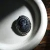 Broche Cabeça de Beleza em Relevo Medieval Europeu e Americano Transfronteiriço, Acessórios de Vestuário com Retrato Estilo Corte Vintage Atacado