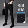 Jeans elásticos de ajuste slim de marca de alta gama en color negro para hombre, nuevo modelo otoño 2026, lavables y que no destiñen, jeans de pierna recta para hombre