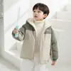 Nuevas Prendas de Vestir de Otoño e Invierno para Niños Pequeños y Medianos, Niños y Niñas, Chaquetas de Moda de Terciopelo y Engrosadas de Invierno para Niños con Colores Contrastantes