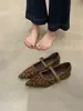 Zapatos de tacón alto de boca poco profunda estilo francés para mujer, temporada Primavera/Otoño 2025, con correa única, tejido, estampado de leopardo retro, Mary Jane de punta para mujer