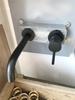 Kaiping Youjia baño caja empotrada oculta manija única boquilla de agua redonda fija negro mate grifo oculto de pared 31069