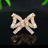 Broche de Laço Exquisito Estilo Coreano Pequeno Versátil Moda Corsage Elegante Roupas de Terno de Alta Qualidade Pino Antiderrapante