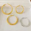 Brincos de Argola Simples Lisos Novo Clássico Europeu e Americano com Superfície Brilhante, Luxo Leve, Sensação de Alto Padrão, Versáteis Brincos de Argola com Pino de Prata para Mulheres
