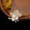 Nova Broche Folha de Strass e Pérola Estilo Coreano e Japonês Moda Temperamento Artístico Acessório de Fixação para Roupa Broche