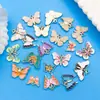Mezcla 20 gotas de aceite simulación dos colores degradado colgante de mariposa creativo DIY accesorios para joyería con cuentas fabricantes al por mayor
