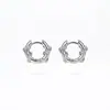 Pendientes de Cobre con Circonita Cúbica Super Brillantes Pendientes de Botón Geométricos de Lujo Ligero a la Moda Puños para Orejas Simples Versátiles Nueva Personalidad para Mujeres