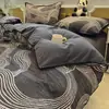 Juego de ropa de cama de cuatro piezas de algodón puro cepillado Clase A, ropa de cama de algodón de alta gama, funda de edredón gruesa, juego de tres piezas para estudiantes, sábana plana y sábana bajera