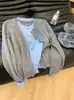 Cárdigan suéter de bloques de color gris y azul para mujer, estilo de dos piezas falso, nueva colección otoño 2026, estilo holgado y relajado, top de punto suave y cómodo