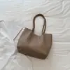 Bolsa simples estilo coreano, nova moda verão 2026 bolsa de balde casual, adequada para trabalho e deslocamento, com uma textura única e estilosa, bolsa de ombro único
