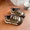 Zapatillas deportivas forradas de forro polar para niños, zapatillas de entrenamiento de cuero alemán para niños, zapatos nuevos de algodón de invierno, zapatillas casuales de doble algodón para niñas, zapatos con estampado de leopardo