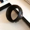Pulseiras de Acrílico Exageradas Europeias e Americanas, Pulseiras Estilosas de Nicho Estilo Étnico, Luxo Acessível, Pulseiras de Alta Qualidade e Versáteis para Mulheres