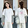 Camiseta de manga larga para niña, nueva colección de otoño 2026, estilo de dos piezas, algodón puro, ropa de otoño, capa base casual para niños mayores