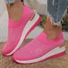 Nova coleção 2024 de sapatos femininos plus size para exportação: bico redondo, salto plataforma, modernos, com enfeites de strass, esportivos e casuais slip-on, disponíveis em estoque
