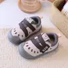 Moda 2026 Sandálias de Verão Novas para Bebê com Sola Macia e Respirável Design Estiloso de Nicho Infantil Calçados Infantis Tendência