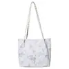 Bolsa tote de textura fresca para atacado para mulheres, nova bolsa de ombro com estampa de borboleta para o verão de 2026, bolsa de ombro para o dia a dia
