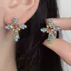 Brincos de Cruz Coloridos Cravejados com Diamantes para Mulheres, Design de Nicho, Brincos Modernos e Versáteis, Brincos de Alto Padrão e Luxo Leve