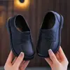 Zapatos casuales de suela blanda para niños para actuaciones escolares, zapatos de un solo color estilo británico, zapatos de vestir para niños, zapatos de cuero negros para niños, elegantes