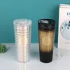 Fabricante internacional 710ml Copo de durian estilo americano, copo com canudo de camada dupla, copo com canudo criativo de grande capacidade feito sob medida com tampa