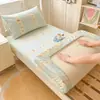 Juego de tres piezas de sábana de gasa de doble capa para dormir desnudo, estampado de dibujos animados, protector de cubierta de cama individual/doble para dormitorio, cubierta de colchón Simmons