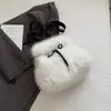 Mochila de Pelúcia Feminina 2026 Nova Moda Bolsa Peluda Feminina Casual Versátil Fechamento por Cordão Mochila Pequena Menina Tendência