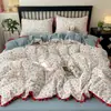 Juego de Cama de Hilo Bouclé Estilo Nuevo 2026 de Cuatro Piezas, Estilo Ins con Encaje de Pompón, para Dormitorio de Estudiante, Juego de Tres Piezas