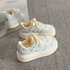Zapatillas Blancas de Suela Gruesa para Mujer, Nuevas de Primavera 2026 Versátiles Mocasines que Aumentan la Altura Combinados con Pantalones de Pierna Ancha, Zapatillas Casuales para Estudiantes