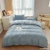 Venta al por mayor de fábrica Juego de cuatro piezas de algodón lavado de color liso Funda de edredón cepillada simple Estilo Ins Sábana de cama Juego de ropa de cama de tres piezas 3