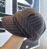 2025 Nueva Gorra de Béisbol de Lana a Rayas Otoño e Invierno Moda Versátil Cálida Cortavientos Estilo Retro Británico Gorra de Artista
