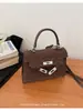 Bolsa Pequena Transfronteiriça da Moda para Mulheres, Nova Bolsa Versátil de Ombro e Transversal 2026 com um Toque de Bolsa Kelly de Luxo