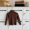 Camisa infantil estilo coreano para niños y niñas estilo occidental otoño e invierno cálida versátil cuello alto camiseta interior suéter de color liso para niñas moda