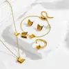 Colar Transfronteiriço de Aço Titânio para Mulheres, Acessório de Joia Elegante Borboleta Dupla Dourado Rosa Fosco com Pingente Fresco