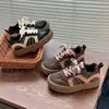Zapatillas Deportivas Infantiles 2025 Primavera y Otoño Nuevo Estilo Modernas Ligeras Zapatos de Entrenamiento Moral para Niños y Niñas, Zapatillas Casuales de Suela Blanda para Niños Medianos y Grandes