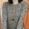 Camiseta de Manga Larga con Cuello Redondo y Estampado Cuadrado de Moda Otoño Nuevo Estilo Chic Reductora de Edad Casual Cómoda Versátil para Mujer