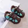 Coleção Outono 2026: Sapatos Estilosos para Exterior para Crianças Pequenas, Novo Design de Cabedal em Couro, Sapatos Tendência para Exterior para Meninas
